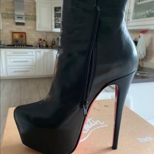 Very expensive boots leather brand new.